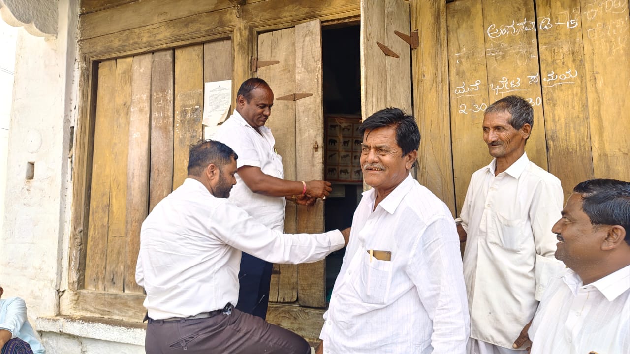 4 ಎನ್ಎಲ್ಟಿ 2 ಅಂಗನವಾಡಿ ಕೇಂದ್ರ ಬೀಗ ತೆರೆದು ಸಿಡಿಪಿಒ