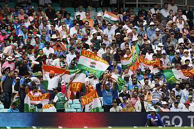 ಕ್ರೀಡಾಂಗಣದಲ್ಲಿ ಭಾರತ ತಂಡದ ಅಭಿಮಾನಿಗಳು