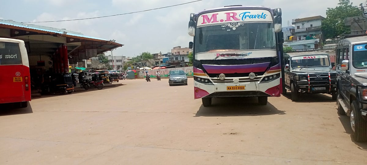 ಸುರಪುರ: ಖಾಸಗಿ ವಾಹನಗಳಿಗೆ ಶುಕ್ರದೆಸೆ