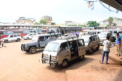 ಖಾಸಗಿ ವಾಹನ ಮೊರೆ ಹೋದ ಪ್ರಯಾಣಿಕರು