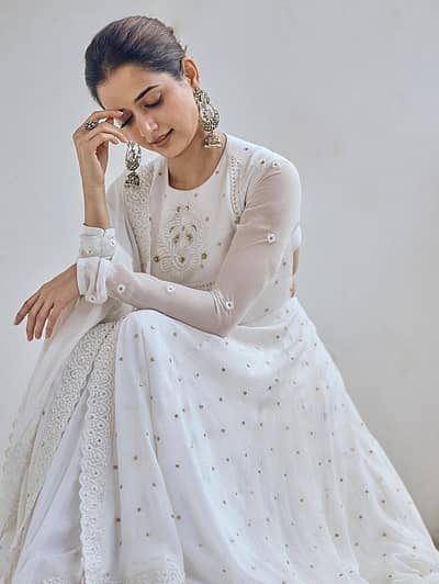 ತಮಿಳಿನ ಜೊತೆಗೆ ‘ಅಮಿಗೋಸ್‌’ ಸಿನಿಮಾ ಮೂಲಕ ಟಾಲಿವುಡ್‌ಗೆ ಆಶಿಕಾ ಹೆಜ್ಜೆ ಇಟ್ಟಿದ್ದರು.