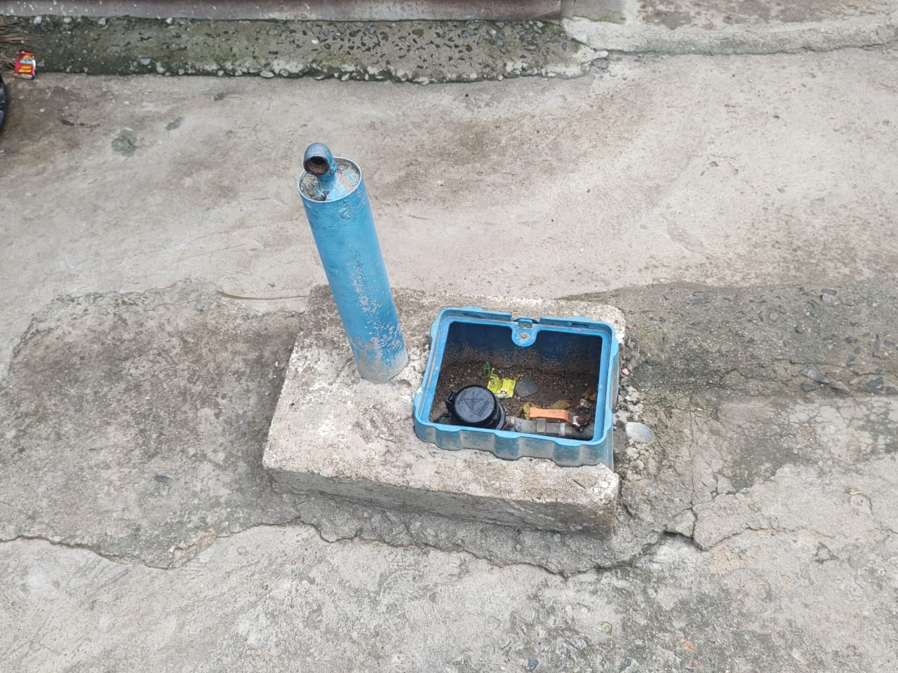 ಕಿತ್ತು ಹೋಗಿರುವ ಜೆಜೆಎಂ ಕೊಳಾಯಿ