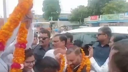 ಮಾಜಿ ಸಚಿವ ಸ್ವಾಮಿ ಪ್ರಸಾದ್ ಮೌರ್ಯ ಮೇಲೆ ಕರ್ಣಿ ಸೇನಾ ಕಾರ್ಯಕರ್ತರಿಂದ ಹಲ್ಲೆ