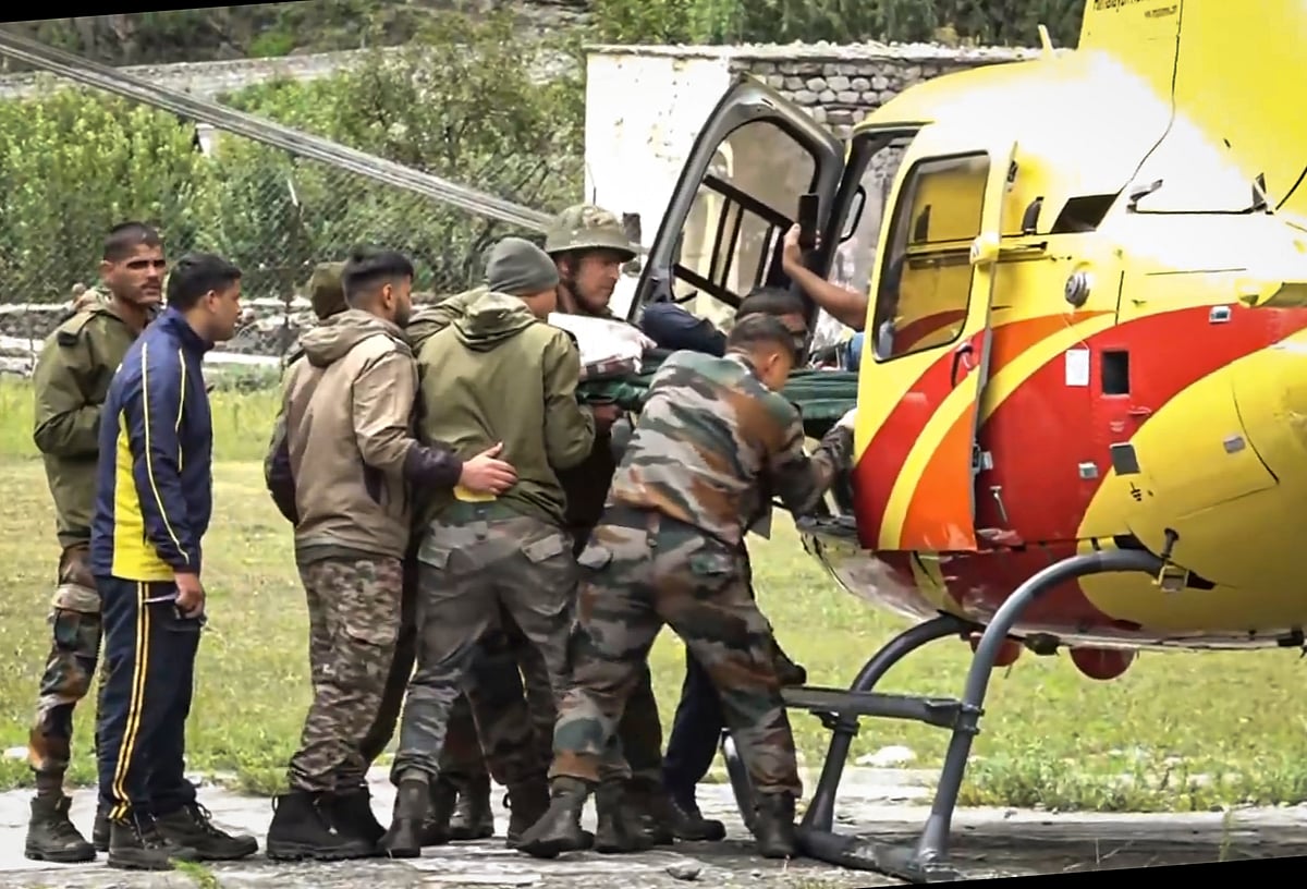 ಉತ್ತರಕಾಶಿ: 2 ಮೃತದೇಹ ಪತ್ತೆ, 9 ಯೋಧರು ಕಣ್ಮರೆ; ಕೇರಳದ 28 ಜನರು ಸುರಕ್ಷಿತ 
