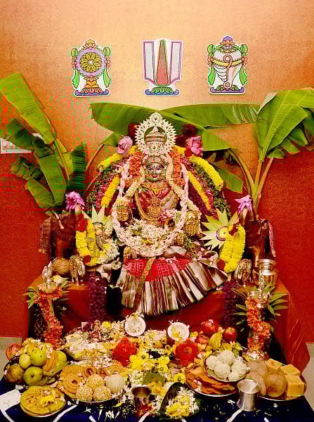 ವರಮಹಾಲಕ್ಷ್ಮಿ ವ್ರತ  ತಯಾರಿ ಹೇಗೆ? ಪೂಜಾ ವಿಧಿವಿಧಾನಗಳ ಸಂಪೂರ್ಣ ಮಾಹಿತಿ ಇಲ್ಲಿದೆ