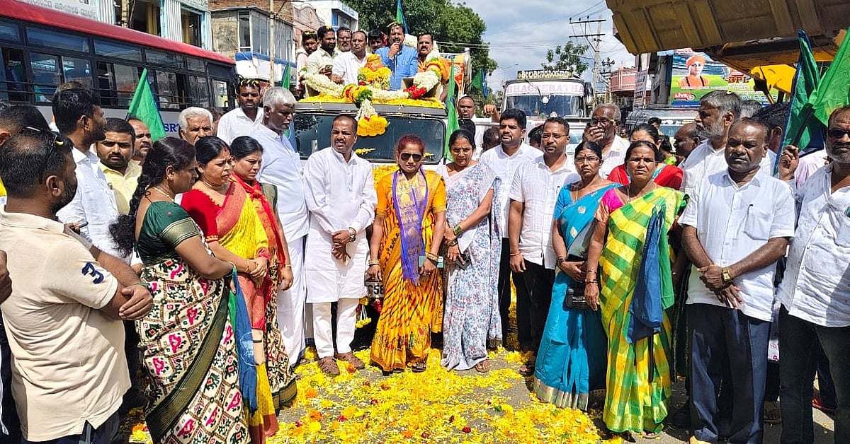 ಹಿರಿಯೂರು: ಕಳಸ ಯಾತ್ರೆಗೆ ಹಿರಿಯೂರಿನಲ್ಲಿ ಸ್ವಾಗತ