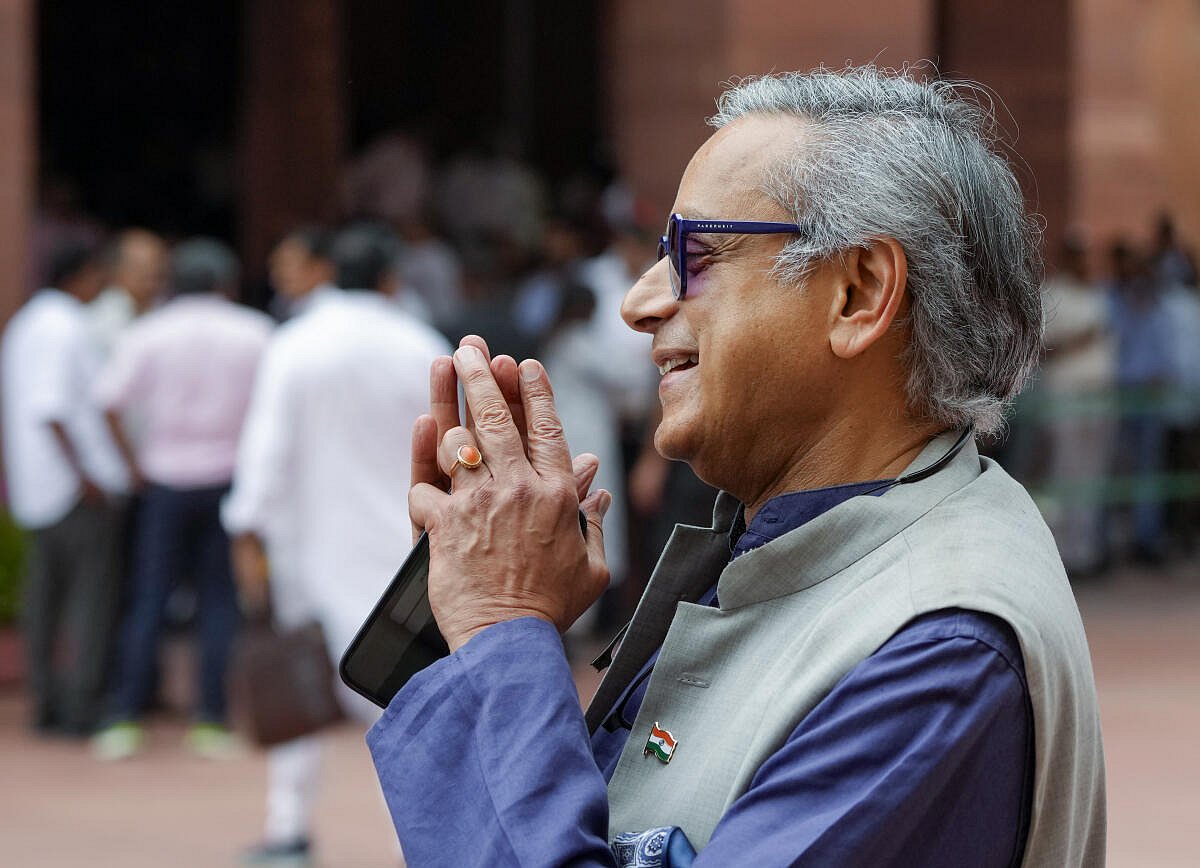 Tariff War | ಡೊನಾಲ್ಡ್ ಟ್ರಂಪ್ 'ದ್ವಂದ್ವ ನಿಲುವು': ಶಶಿ ತರೂರ್ ಖಂಡನೆ