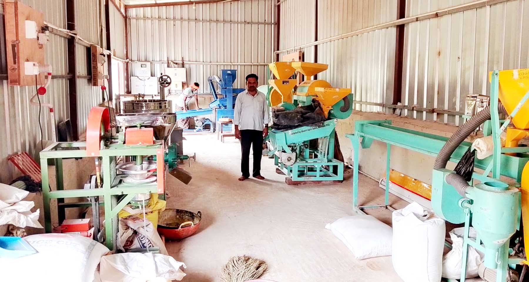 ಬಸವಾಪಟ್ಟಣ ಸಮೀಪದ ಕೆಂಗಾಪುರದಲ್ಲಿ ಪ್ರಕಾಶ್ ನಾಯ್ಕ ಅವರು ಸ್ಥಾಪಿಸಿರುವ ಆಹಾರ ಉತ್ಪಾದನಾ ಘಟಕ