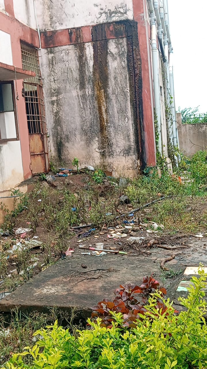 ಕಟ್ಟಡ ಶಿಥಿಲಗೊಂಡಿರುವುದು