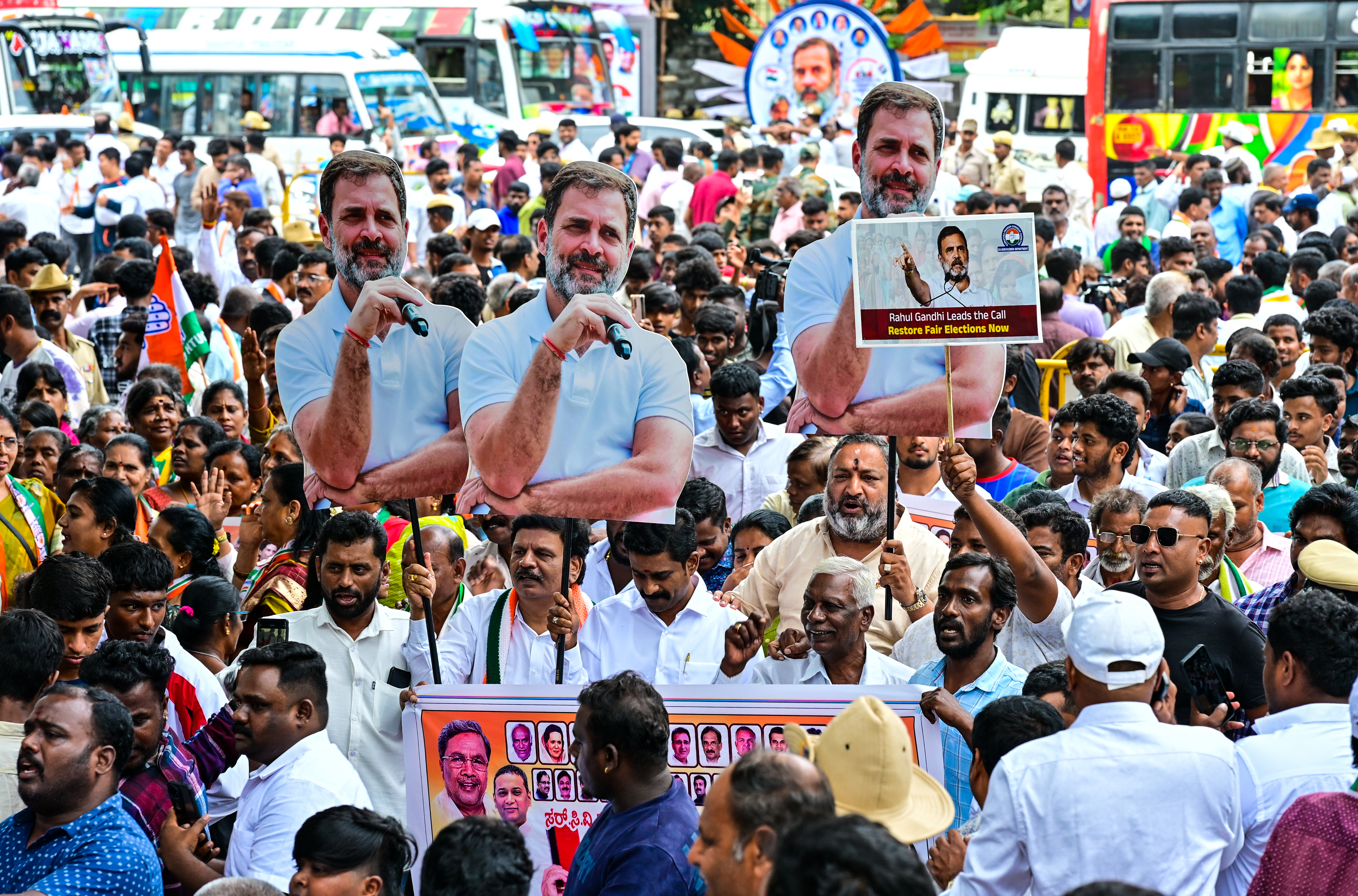 ಸಮಾವೇಶದಲ್ಲಿ ಪಾಲ್ಗೊಂಡಿದ್ದ ಕಾಂಗ್ರೆಸ್ ಪಕ್ಷದ ಮುಖಂಡರು ಕಾರ್ಯಕರ್ತರು ಪ್ರಜಾವಾಣಿ ಚಿತ್ರ