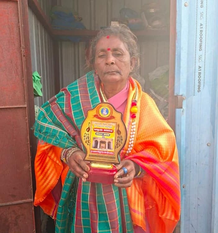 
ರಾಯಚೂರು: ದೇಗುಲ ಜೀರ್ಣೋದ್ಧಾರಕ್ಕೆ ಭಿಕ್ಷುಕಿಯಿಂದ ₹1.83 ಲಕ್ಷ ದೇಣಿಗೆ