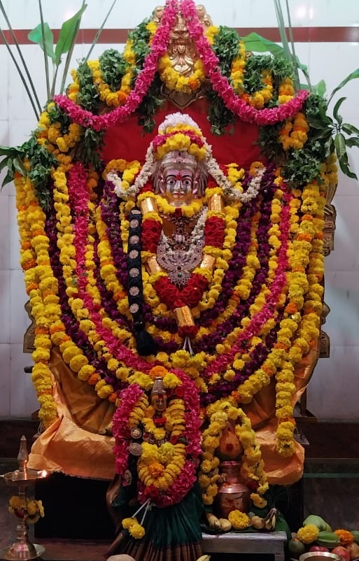 ರಾಮನಗರ ತಾಲ್ಲೂಕಿನ ದೊಡ್ಡಗಂಗವಾಡಿ ಗ್ರಾಮದಲ್ಲಿರುವ ಮಹಾಲಕ್ಷ್ಮಿ ದೇವಸ್ಥಾನದಲ್ಲಿ ಮಹಾಲಕ್ಷ್ಮಿ ಅಮ್ಮನವರಿಗೆ ವಿಶೇಷಾಲಂಕಾರ ಮಾಡಲಾಗಿತ್ತು
