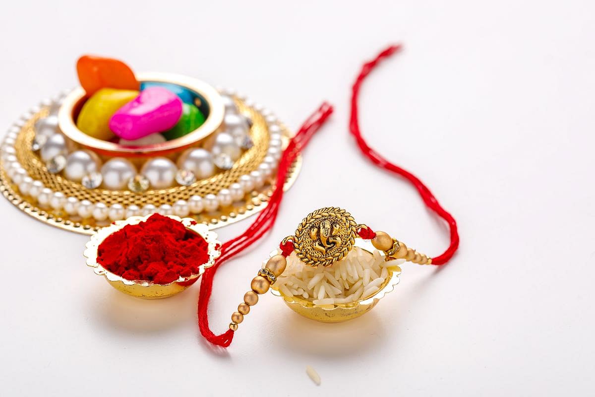 ರಕ್ಷಾಬಂಧನ 2025: ಸಹೋದರರಿಗೆ ರಾಖಿ ಕಟ್ಟುವುದು ಯಾಕೆ, ಹೇಗೆ?