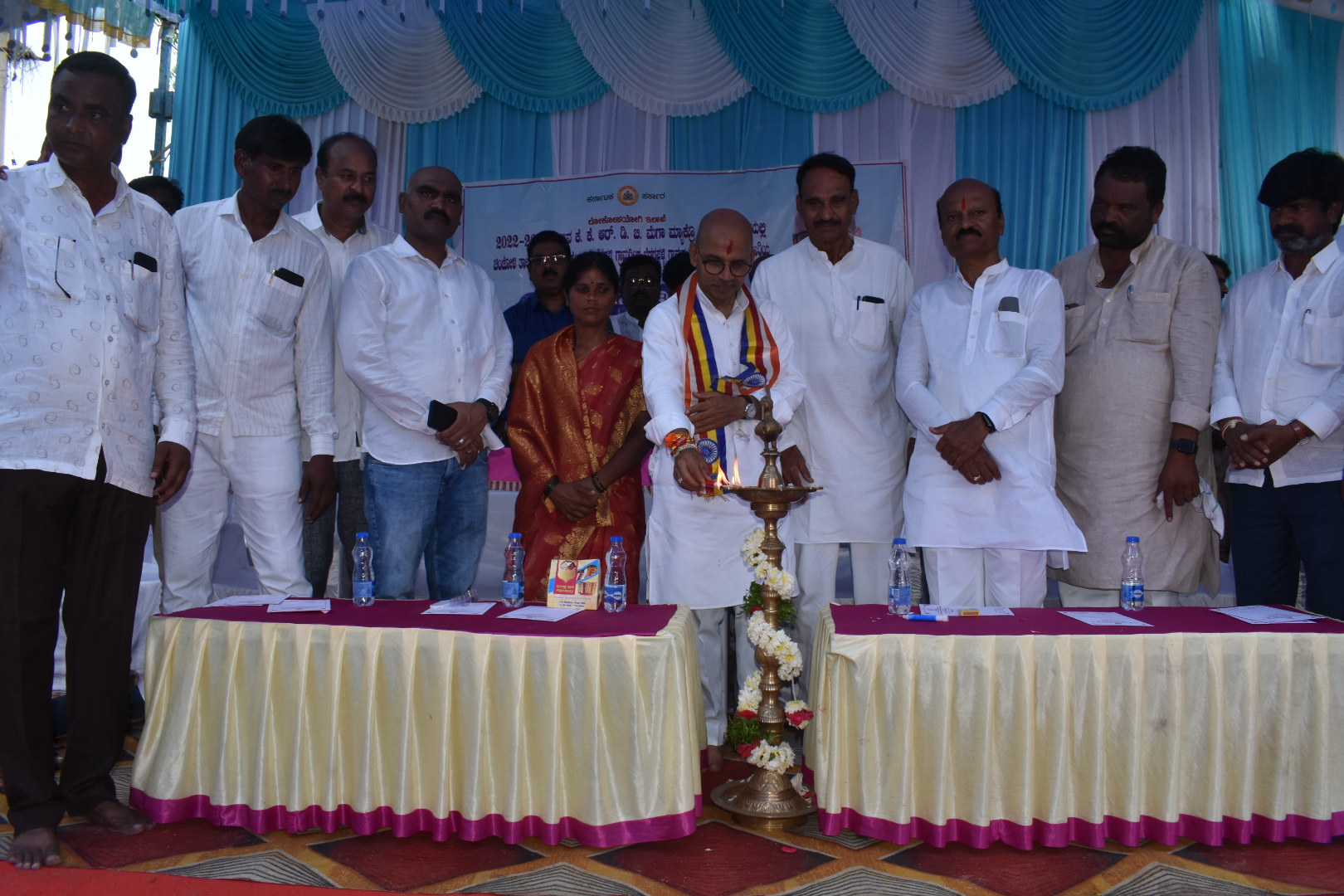 ಚಿಂಚೋಳಿ ತಾಲ್ಲೂಕಿನ ಬೆಡಕಪಳ್ಳಿ ಗ್ರಾಮದಲ್ಲಿ ರಸ್ತೆ ನಿರ್ಮಾಣಕ್ಕೆ ಶಿಲಾನ್ಯಾಸ ಕಾರ್ಯಕ್ರಮವನ್ನು ವೈದ್ಯಕೀಯ ಶಿಕ್ಷಣ ಸಚಿವ ಡಾ. ಶರಣಪ್ರಕಾಶ ಪಾಟೀಲ ಉದ್ಘಾಟಿಸಿದರು