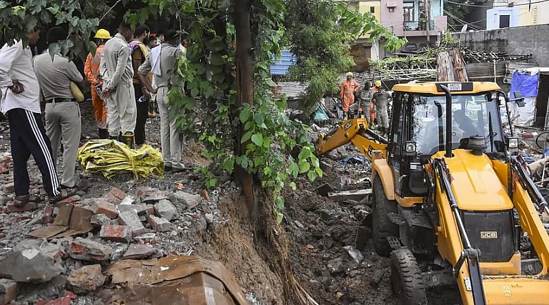 ದೆಹಲಿಯಲ್ಲಿ ಧಾರಾಕಾರ ಮಳೆ: ಗೋಡೆ ಕುಸಿದು ಎಂಟು ಮಂದಿ ಸ್ಥಳದಲ್ಲೇ ಸಾವು