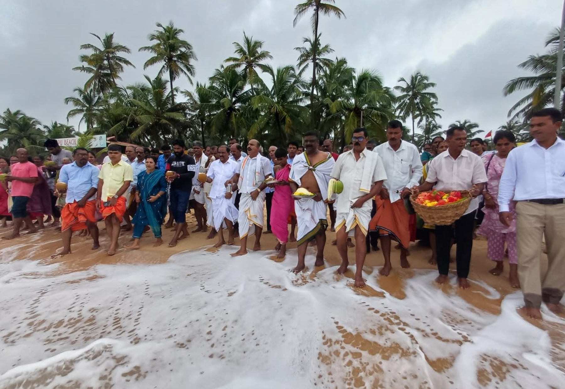 ಕಾಪು ಮೊಗವೀರ ಮಹಾಸಭಾ ವತಿಯಿಂದ ಸಮುದ್ರ ಪೂಜೆ ನಡೆಸಲಾಯಿತು