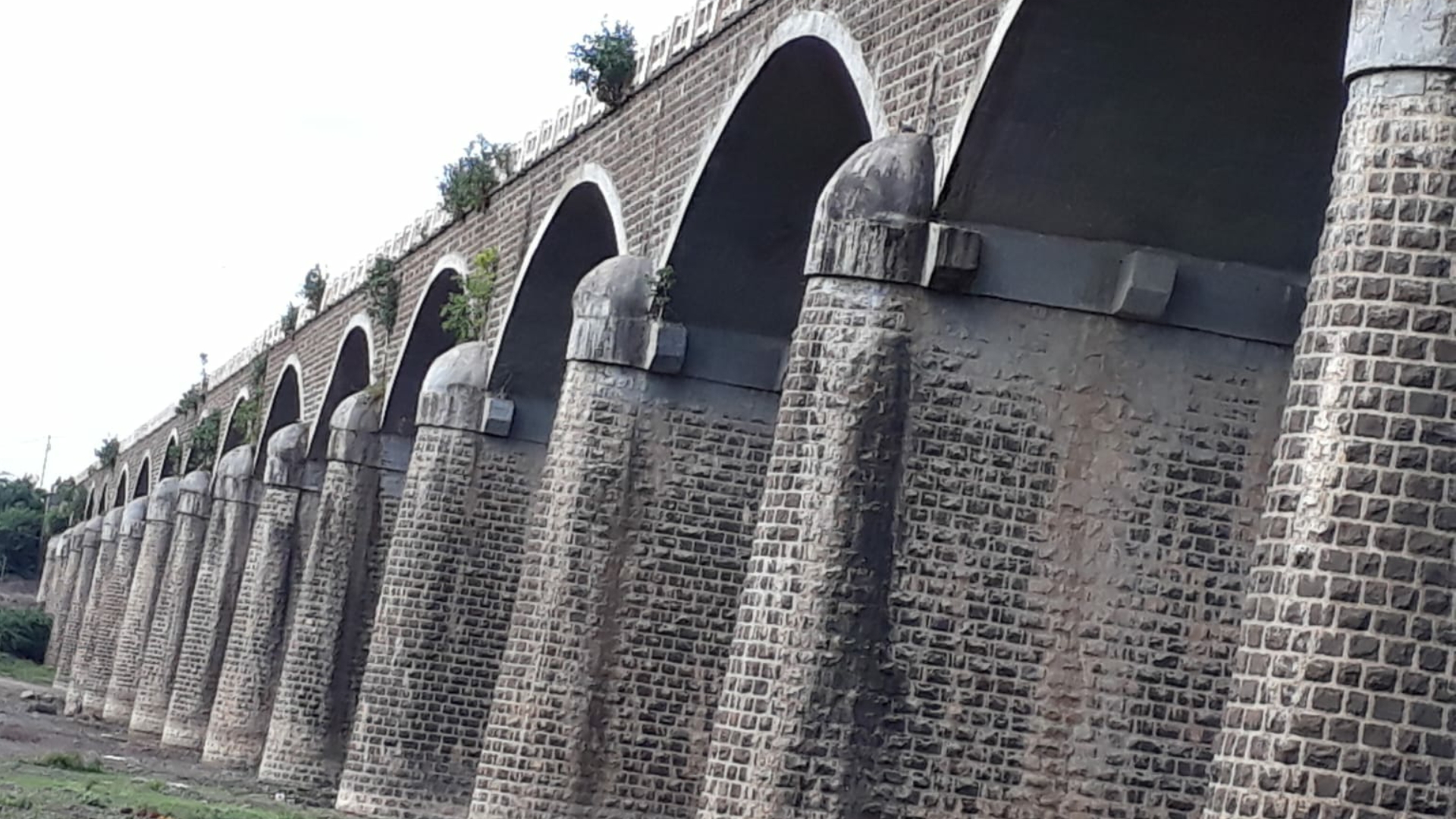 ಆರು ದಶಕಗಳ ಹಿಂದೆ ಕಲ್ಲಕಂಬಗಳಿಂದ ನಿರ್ಮಿಸಿರುವ ಸೇತುವೆ