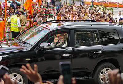 ಮೋದಿ ನೋಡಲು ಕಿಕ್ಕೀರಿದ  ಜನ
