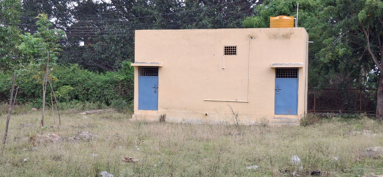 ಸದಾ ಬೀಗ ಜಡಿದಿರುವ ಶೌಚಾಲಯ 