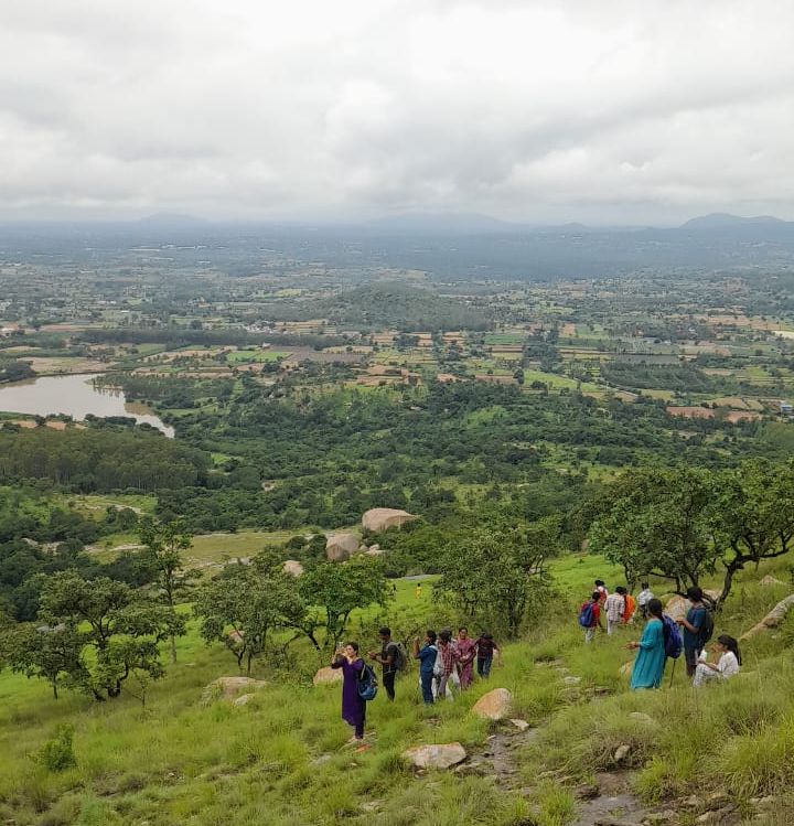 ದೊಡ್ಡಬಳ್ಳಾಪುರ ತಾಲ್ಲೂಕಿನ ಚನ್ನರಾಯಸ್ವಾಮಿ ಬೆಟ್ಟದ ಮೇಲಿಂದ ಭಾನುವಾರ ಮಳೆ ಬರುವುದಕ್ಕೂ ಮುನ್ನ ಕಂಡ ಮನಮೋಹಕ ದೃಶ್ಯ