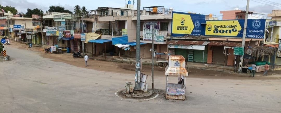 ಬಂದ್ ಹಿನ್ನೆಲೆಯಲ್ಲಿ ಮುಚ್ಚಿದ್ದ ಅಂಗಡಿಗಳು