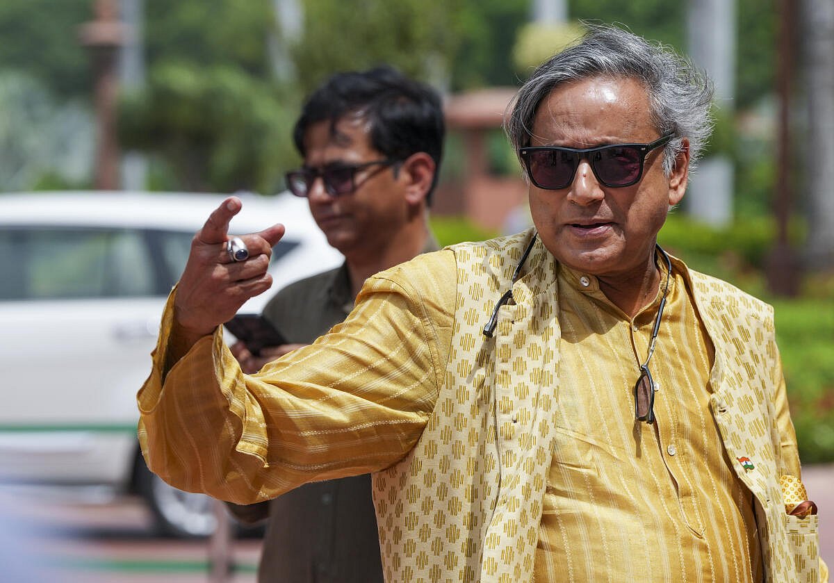 ರಾಹುಲ್ ಗಾಂಧಿ ಅವರ ಗಂಭೀರವಾದ ಪ್ರಶ್ನೆಗಳಿಗೆ ಆಯೋಗ ಉತ್ತರ ನೀಡಬೇಕಿದೆ: ತರೂರ್