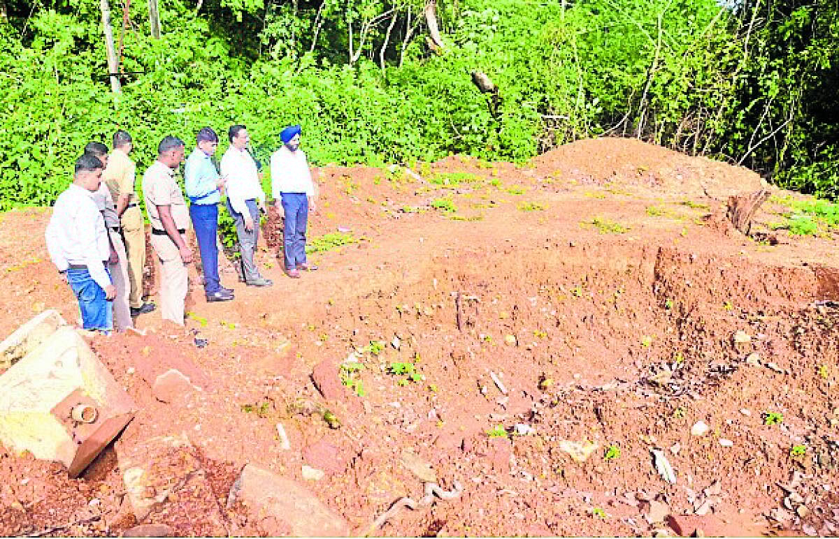 ಮೃತದೇಹಗಳನ್ನು ಹೂತು ಹಾಕಲಾಗಿದೆ ಎನ್ನಲಾದ ಪ್ರಕರಣ: ಧರ್ಮಸ್ಥಳಕ್ಕೆ NHRC ಭೇಟಿ