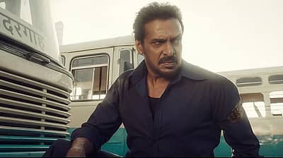 ಚಿತ್ರದಲ್ಲಿ ಉಪೇಂದ್ರ ಅವರು ಕಲೀಶ  ಪಾತ್ರದಲ್ಲಿ ಕಾಣಿಸಿಕೊಂಡಿದ್ದು, ಕನ್ನಡದ ನಟ ಉಪೇಂದ್ರ ₹4 ಕೋಟಿ ಸಂಭಾವನೆ ಪಡೆದಿದ್ದಾರೆ.