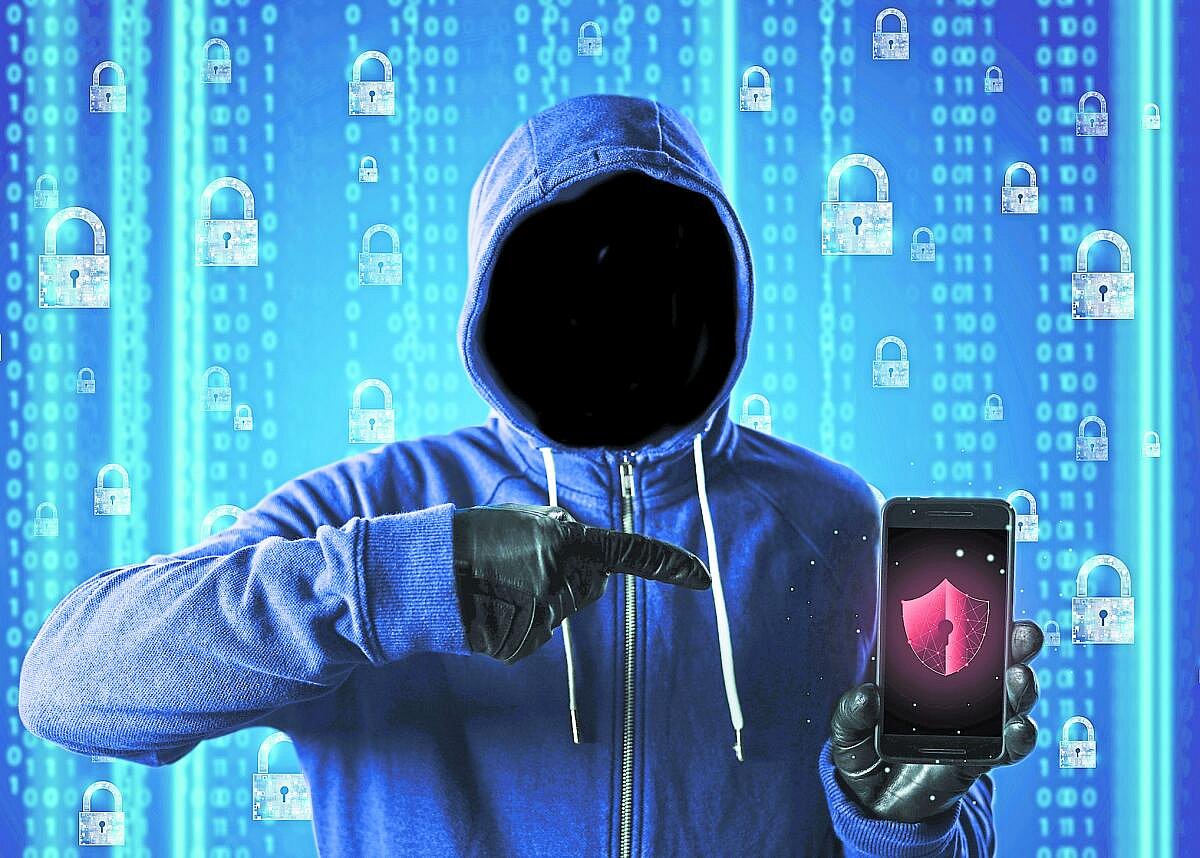 ಬೆಂಗಳೂರು | ಡೇಟಾ ಸೆಂಟರ್‌ ಮೇಲೆ ಸಿಸಿಬಿ ದಾಳಿ: ₹10 ಲಕ್ಷ ಮೌಲ್ಯದ ಉ‍ಪಕರಣ ಜಪ್ತಿ