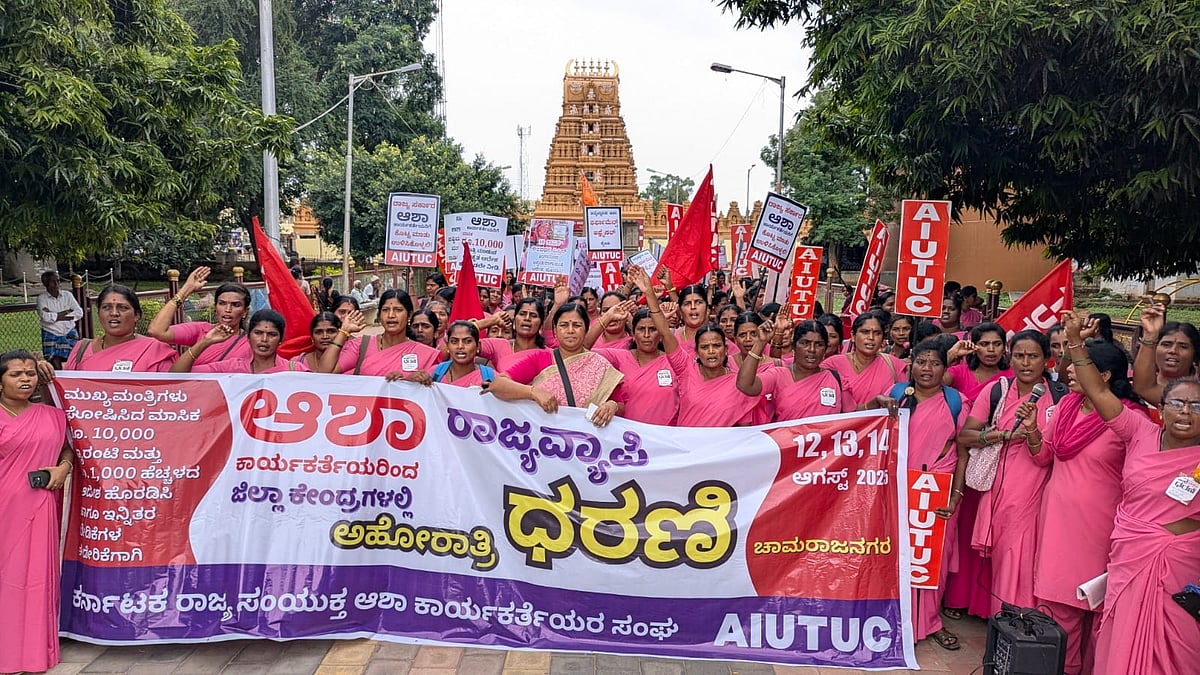 ಕನಿಷ್ಠ 10 ಸಾವಿರ ಗೌರವ ಧನ ಕೊಡಿ: ಆಶಾ ಕಾರ್ಯಕರ್ತೆಯರ ಅಹೋರಾತ್ರಿ ಧರಣಿ