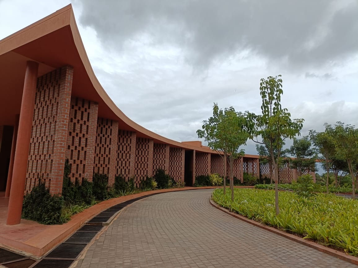 ವಿಷ್ಣು ಸ್ಮಾರಕದಲ್ಲಿರುವ ಸಭಾಂಗಣದ ಹೊರ ನೋಟ