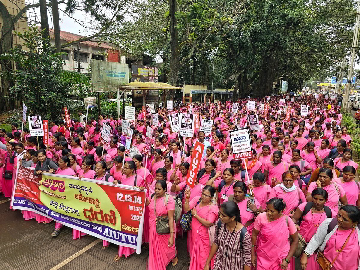 ಬೆಳಗಾವಿ: ಆಶಾ ಕಾರ್ಯಕರ್ತೆಯರಿಂದ ಗೌರವಧನ ಹೆಚ್ಚಳಕ್ಕೆ ಬೃಹತ್‌ ಪ್ರತಿಭಟನೆ