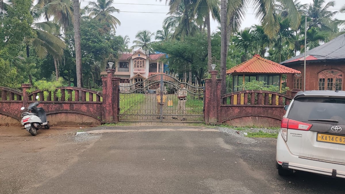 ಅಕ್ರಮವಾಗಿ ಕಬ್ಬಿಣದ ಅದಿರು ಸಾಗಿಸಿದ ಪ್ರಕರಣ: ಶಾಸಕ   ಸೈಲ್ ಮನೆಯಲ್ಲಿ ಇ.ಡಿ ಶೋಧ