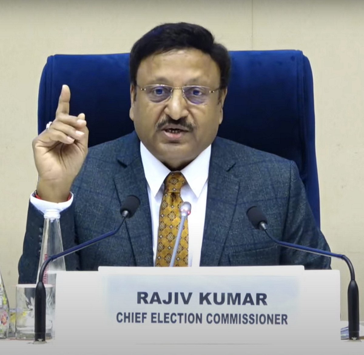 ಮಾಜಿ ಚುನಾವಣಾ ಆಯುಕ್ತ ರಾಜೀವ್ ಕುಮಾರ್‌ ದೇಶ ತೊರೆದಿಲ್ಲ: ಸಮೀಪವರ್ತಿಗಳ ಸ್ಪಷ್ಟನೆ