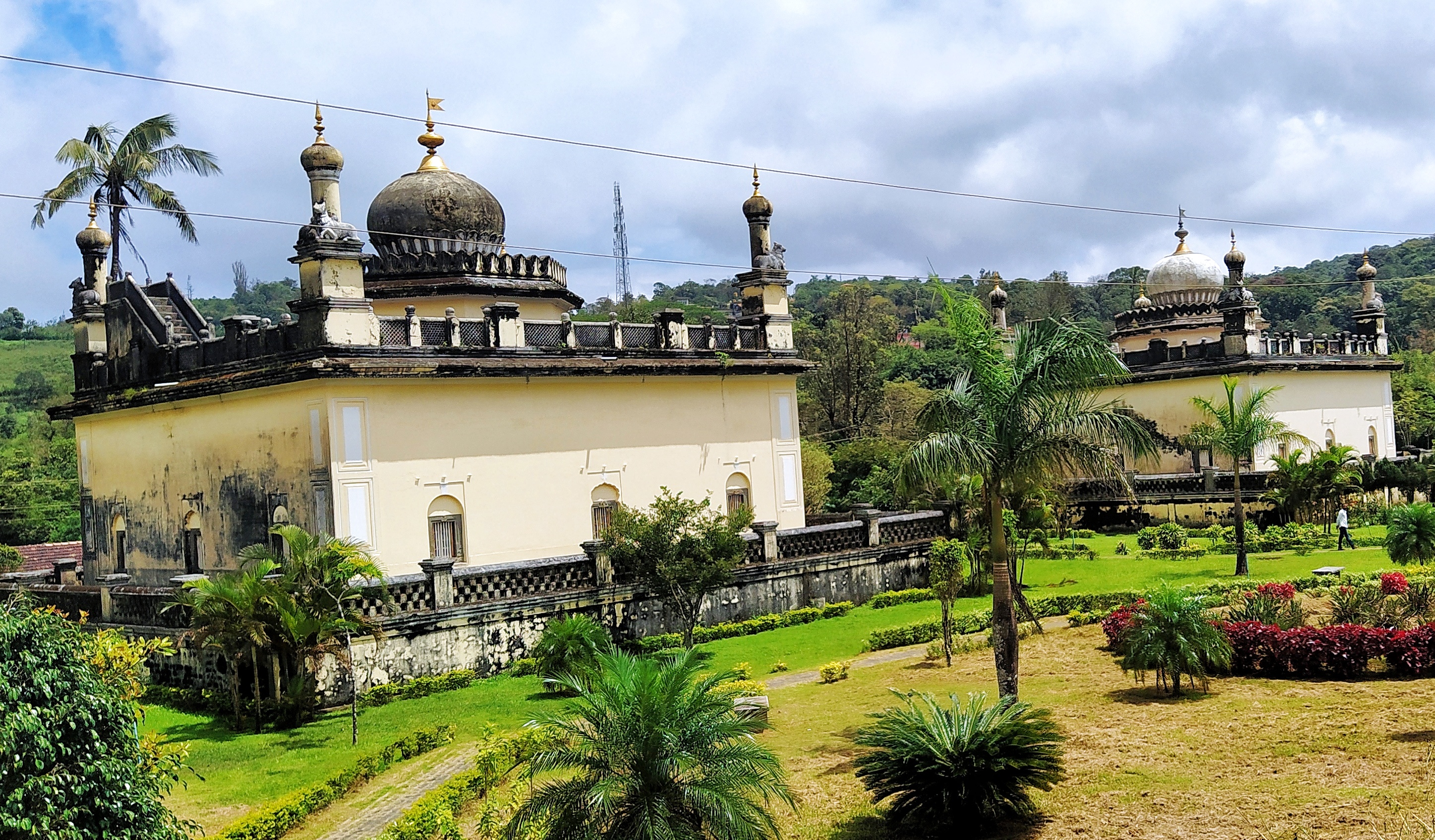 ಮಡಿಕೇರಿಯಲ್ಲಿರುವ ರಾಜರ ಗದ್ದುಗೆ 