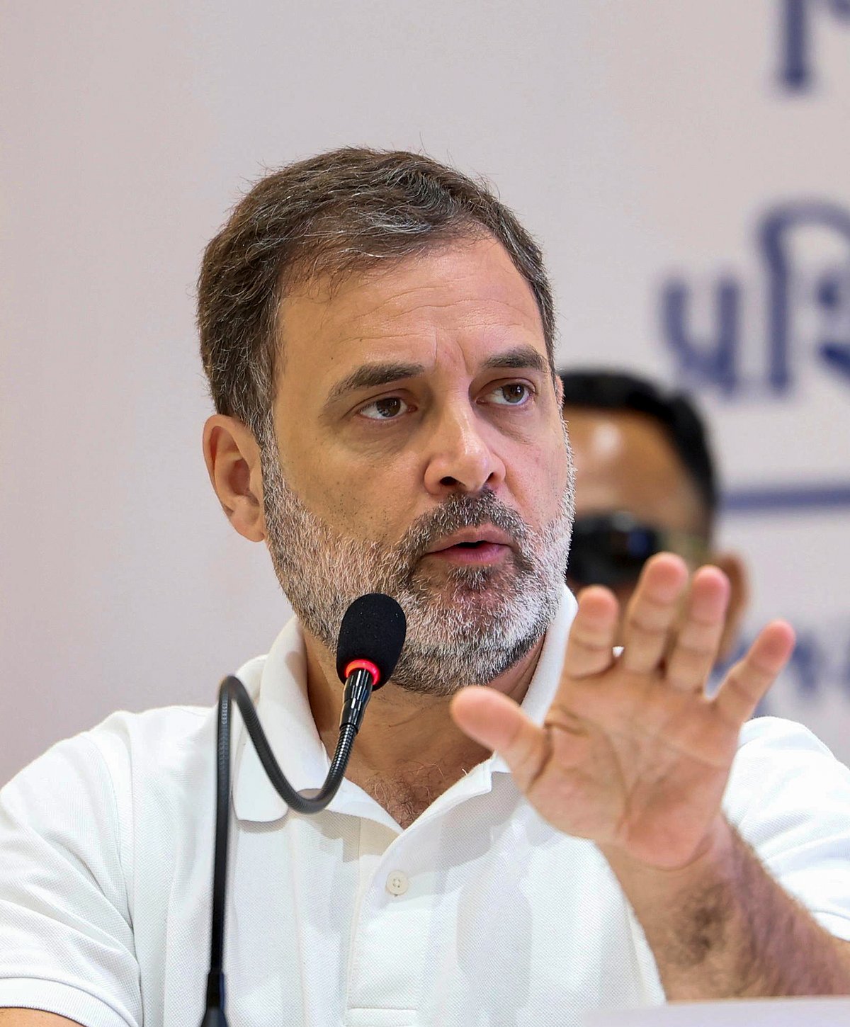 ಪ್ರಮಾಣಪತ್ರ ಸಲ್ಲಿಸಲು ಅನುರಾಗ್ ಠಾಕೂರ್‌ಗೆ ಯಾಕೆ ಹೇಳಿಲ್ಲ: ರಾಹುಲ್‌ ಪ್ರಶ್ನೆ