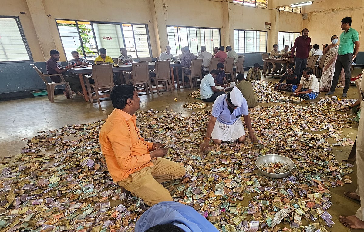 ಉಗರಗೋಳ: ಯಲ್ಲಮ್ಮನ ಗುಡ್ಡದಲ್ಲಿ ₹76.60 ಲಕ್ಷ ಮೌಲ್ಯದ ಕಾಣಿಕೆ ಸಂಗ್ರಹ