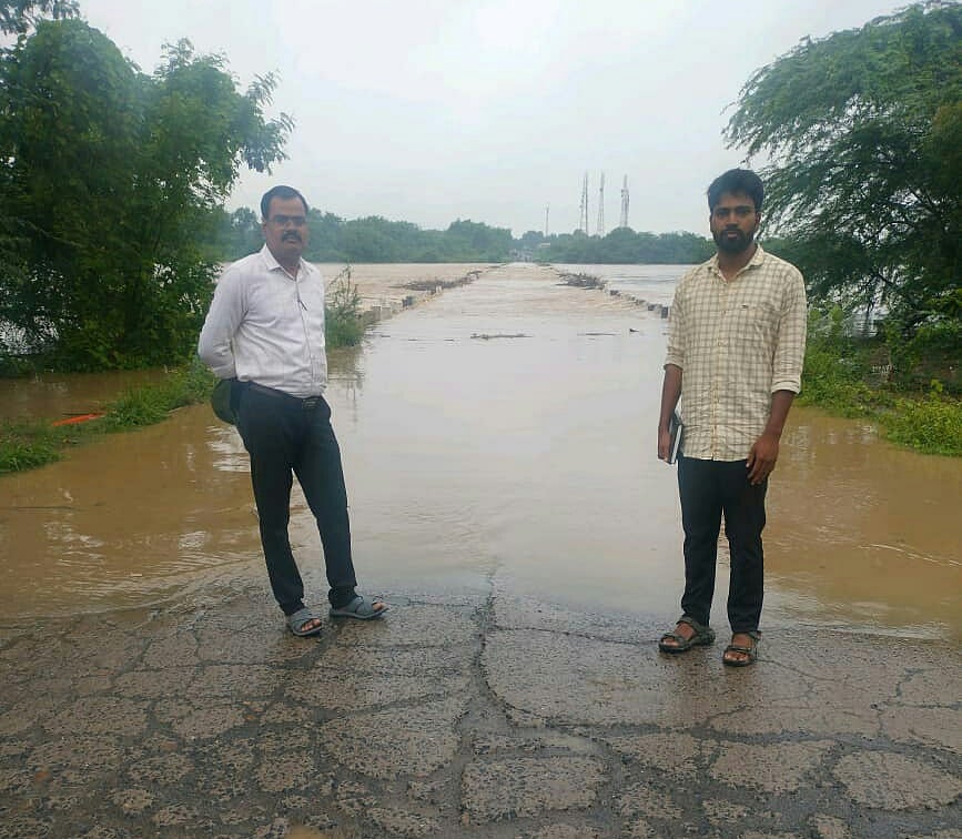 ಕಲಬುರಗಿ | ಮುಂದುವರಿದ ಮುಂಗಾರು ಮಳೆ: ದಂಡೋತಿ ಸೇತುವೆ ಮುಳುಗಡೆ; ಸಂಚಾರ ಸ್ತಬ್ಧ