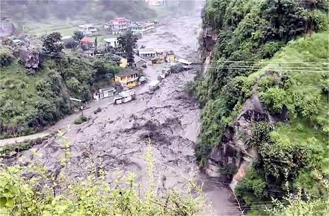 ಹಿಮಾಚಲ ಪ್ರದೇಶದಲ್ಲಿ ಹಠಾತ್ ಪ್ರವಾಹ: ರಕ್ಷಣೆಗೆ ಧಾವಿಸಿದ ಭಾರತೀಯ ಸೇನೆ