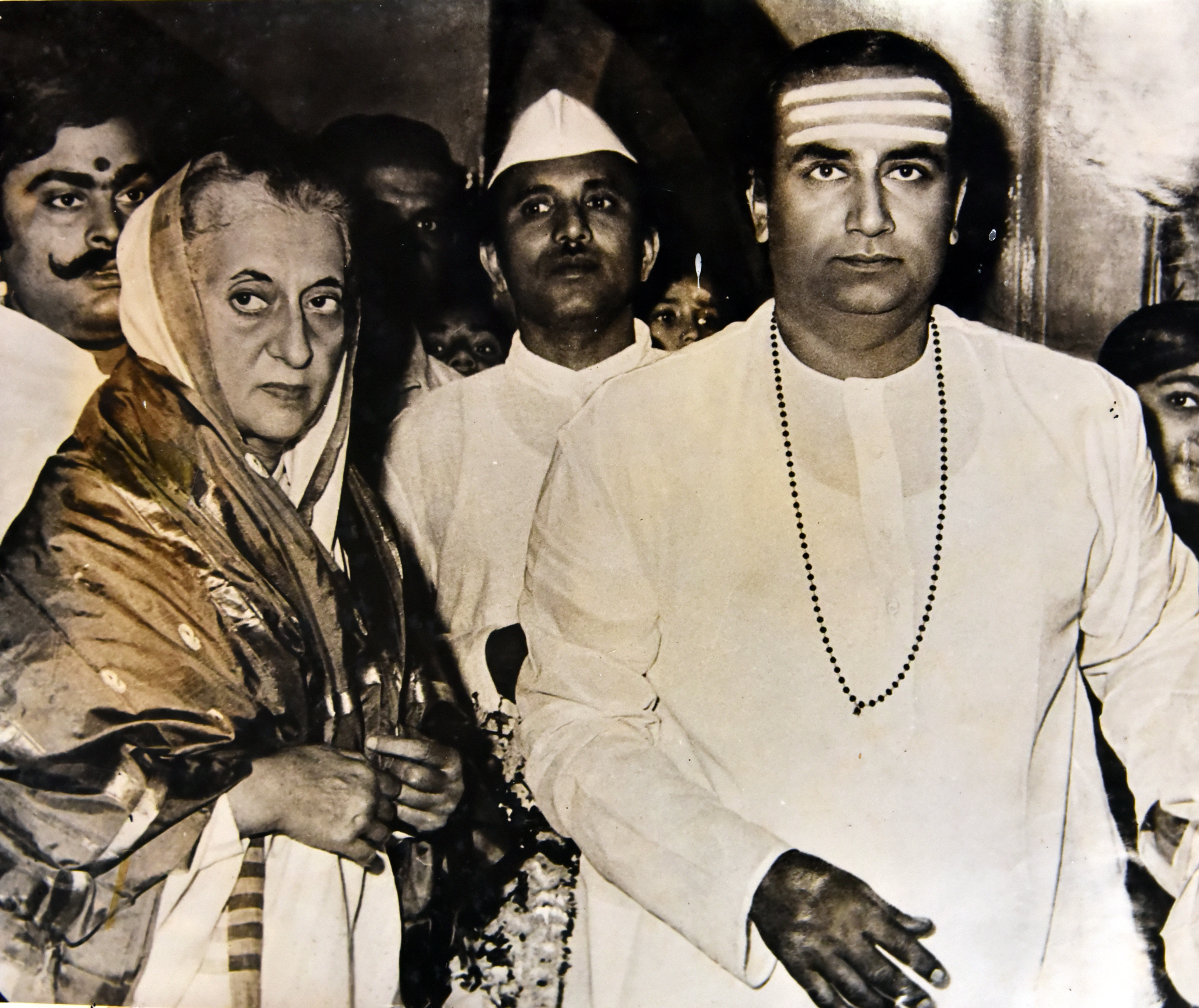 ಮಾಜಿ ಪ್ರಧಾನಿ ಇಂದಿರಾ ಗಾಂಧಿ ಜೊತೆಗೆ ಶರಣಬಸವಪ್ಪ ಅಪ್ಪ