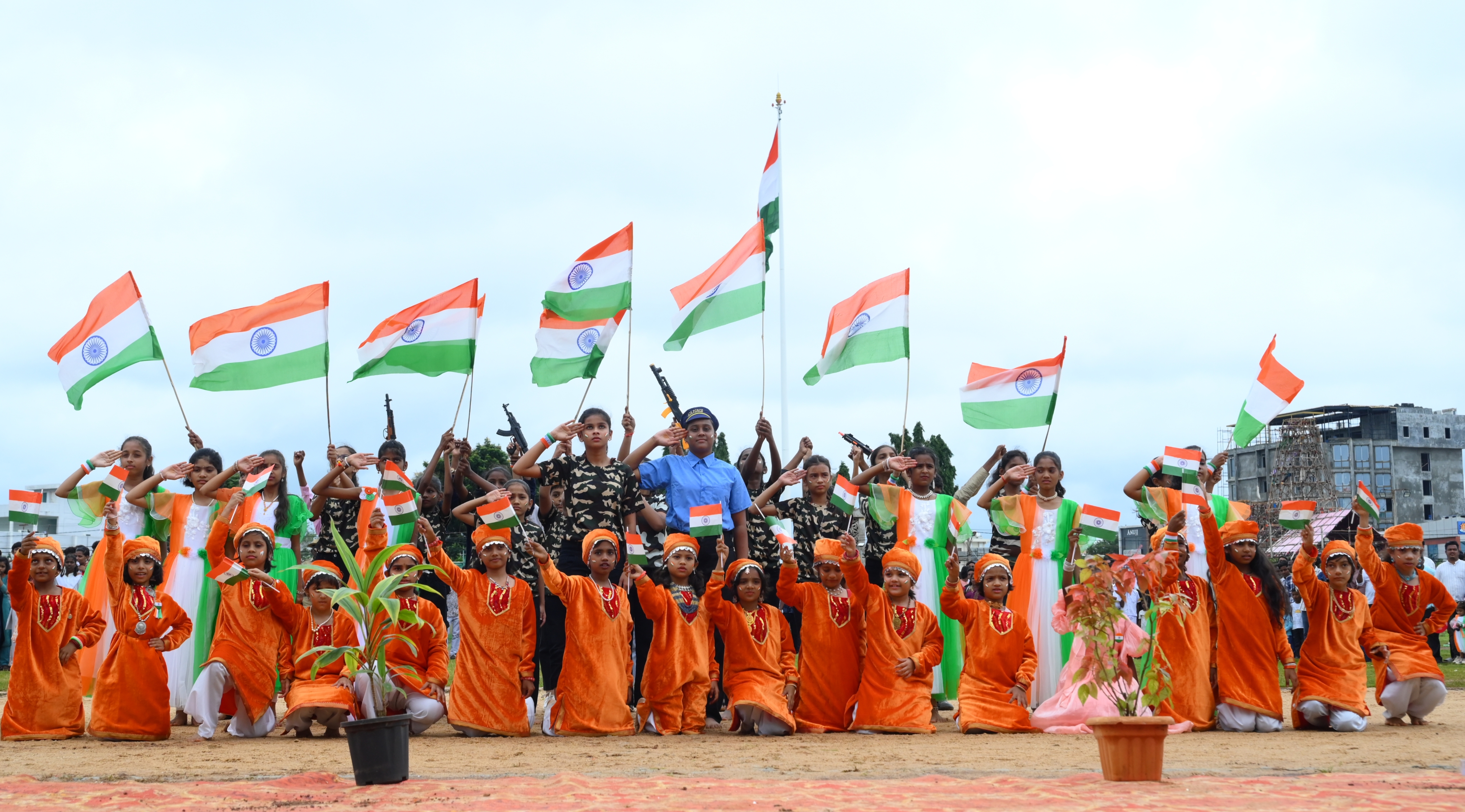 ಚಿಣ್ಣರು ಆಕರ್ಷಕ ಸಾಂಸ್ಕೃತಿಕ ಕಾರ್ಯಕ್ರಮ ಪ್ರಸ್ತುತಪಡಿಸಿದರು
