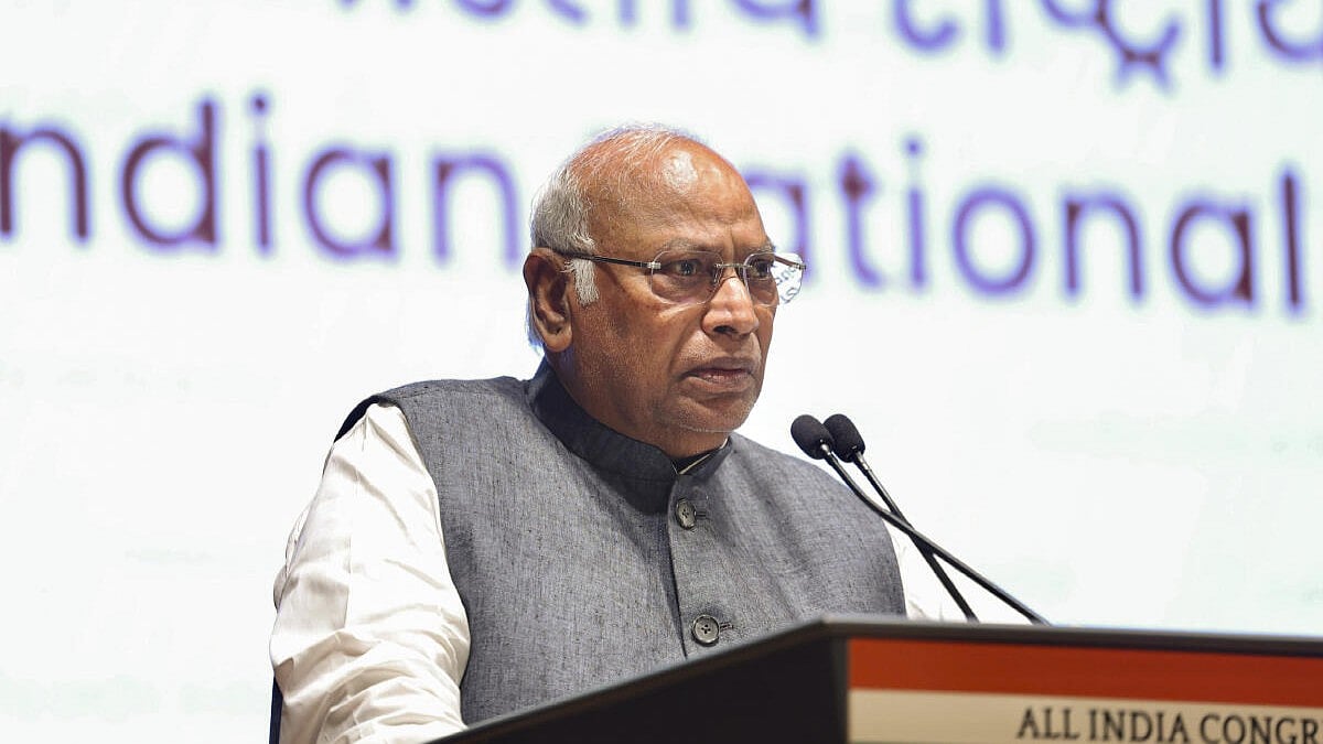 20 ವರ್ಷಗಳಲ್ಲಿ 'ಜಂಗಲ್‌ ರಾಜ್‌' ಕೊನೆಗೊಳಿಸಿಲ್ಲ ಏಕೆ: ಬಿಜೆಪಿಗೆ ಖರ್ಗೆ ಪ್ರಶ್ನೆ