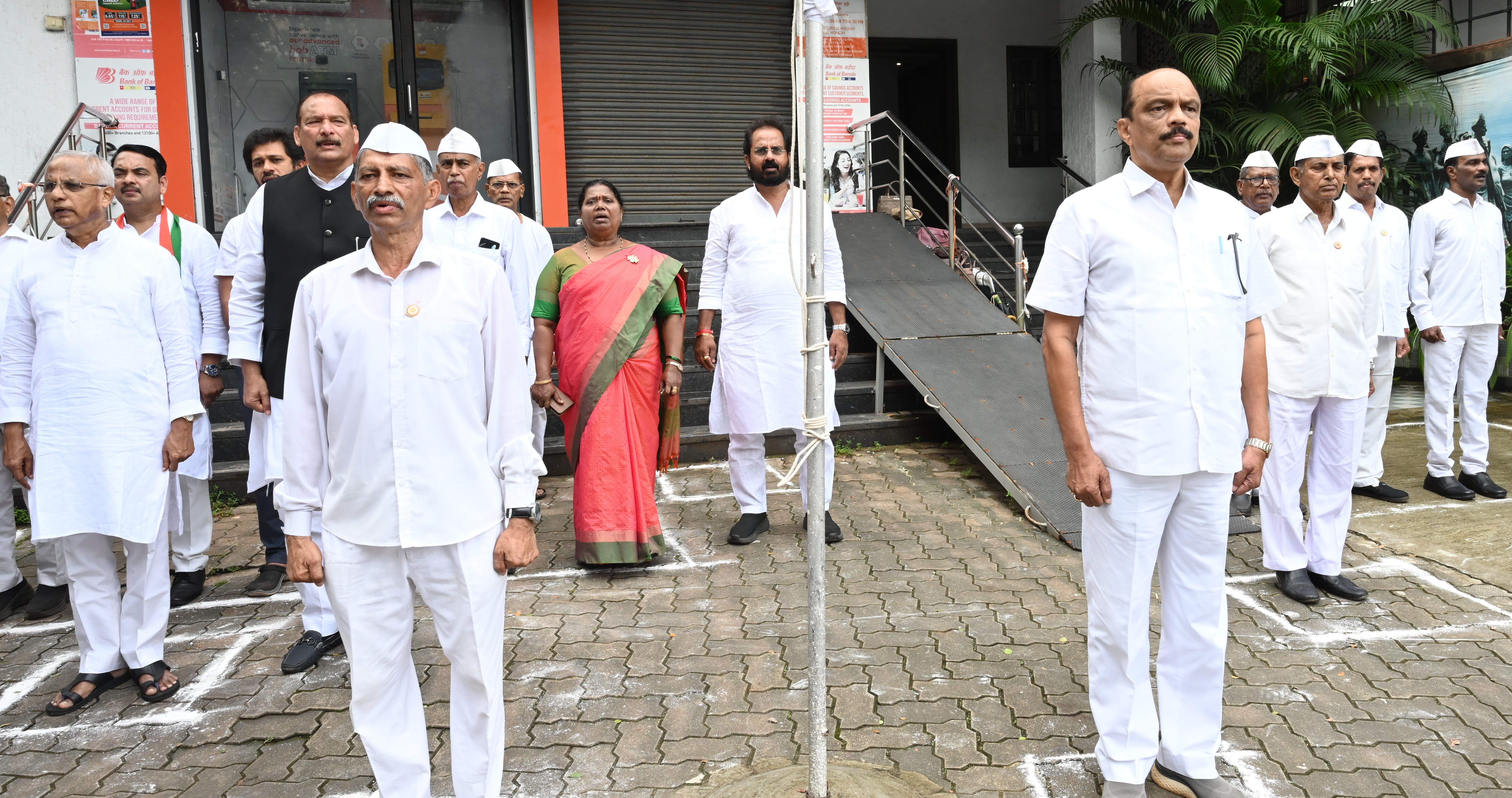 ಕಾಂಗ್ರೆಸ್ ಜಿಲ್ಲಾ ಕಚೇರಿಯಲ್ಲಿ ಹರೀಶ್ ಕುಮಾರ್ ಮಾತನಾಡಿದರು