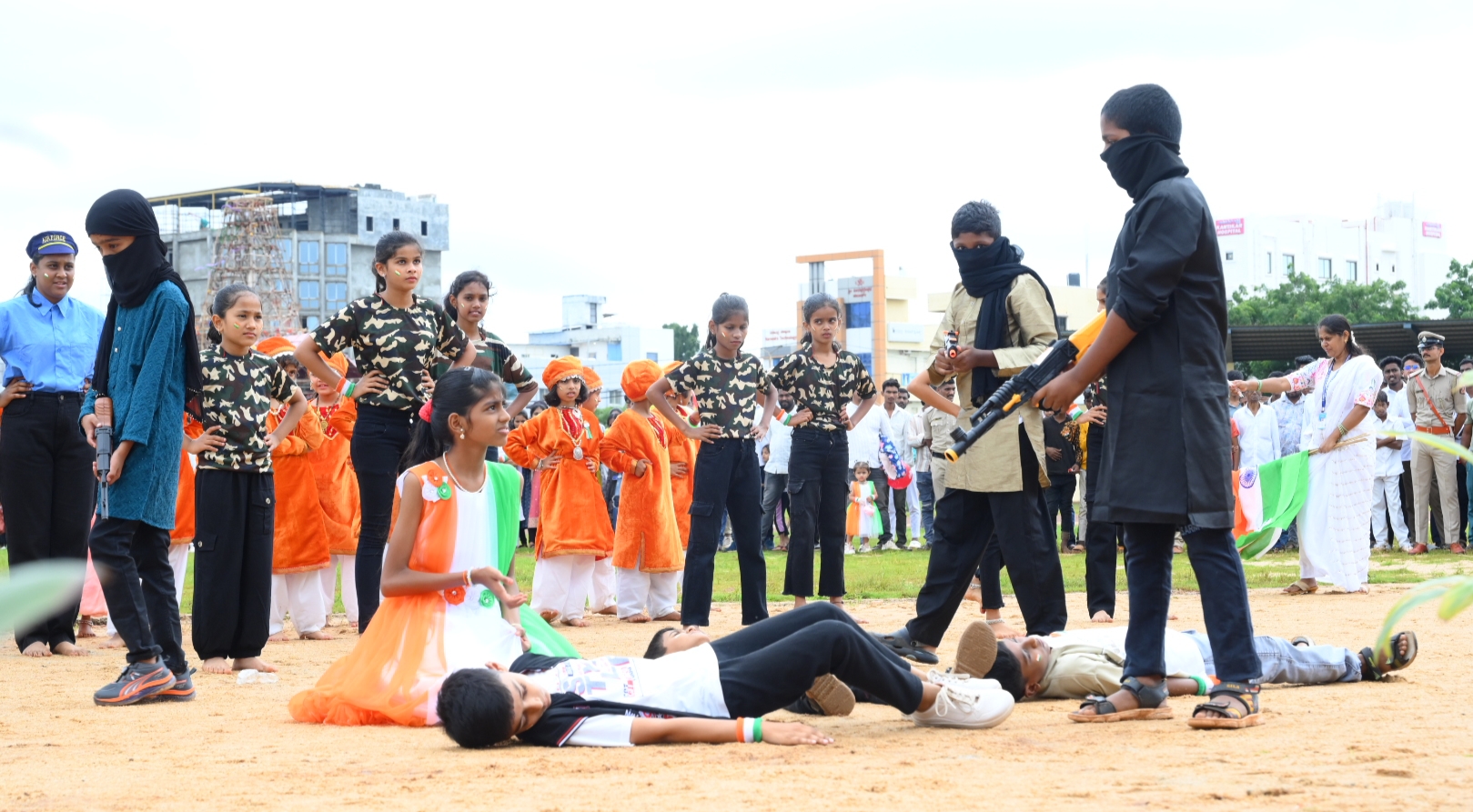 ಶಾಲಾ ಮಕ್ಕಳು ರೂಪಕ ಪ್ರಸ್ತುತಪಡಿಸಿದರು