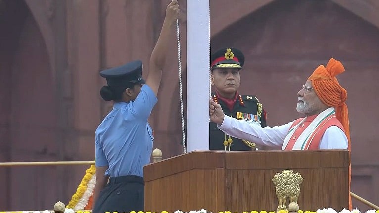 79th IDay: ಕೆಂಪು ಕೋಟೆಯಲ್ಲಿ ಧ್ವಜಾರೋಹಣ ನೆರವೇರಿಸಿದ ಪ್ರಧಾನಿ ಮೋದಿ