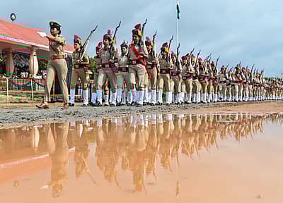ಮೈಸೂರಿನ ಪೊಲೀಸ್ ಕವಾಯತು ಮೈದಾನದಲ್ಲಿ  ಪೊಲೀಸರಿಂದ ಪಥಸಂಚಲನ