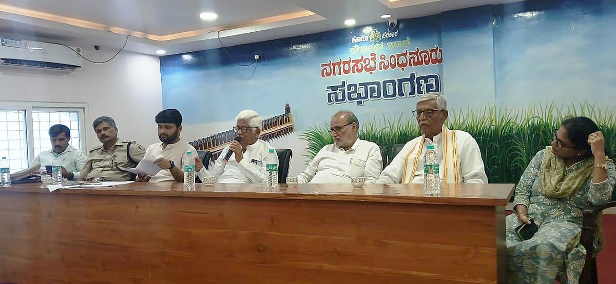 ‘ವಿಜೃಂಭಣೆಯಿಂದ ಸಿಂಧನೂರು ದಸರಾ ಆಚರಿಸಲು ನಿರ್ಧಾರ’