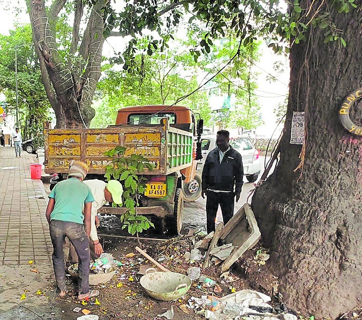 ಬಿಬಿಎಂಪಿ: ಮುಖ್ಯ ಆಯುಕ್ತರ ಸೂಚನೆಯಂತೆ ವಿವಿಧೆಡೆ ಸಾಮೂಹಿಕ ಸ್ವಚ್ಛತಾಕಾರ್ಯ 