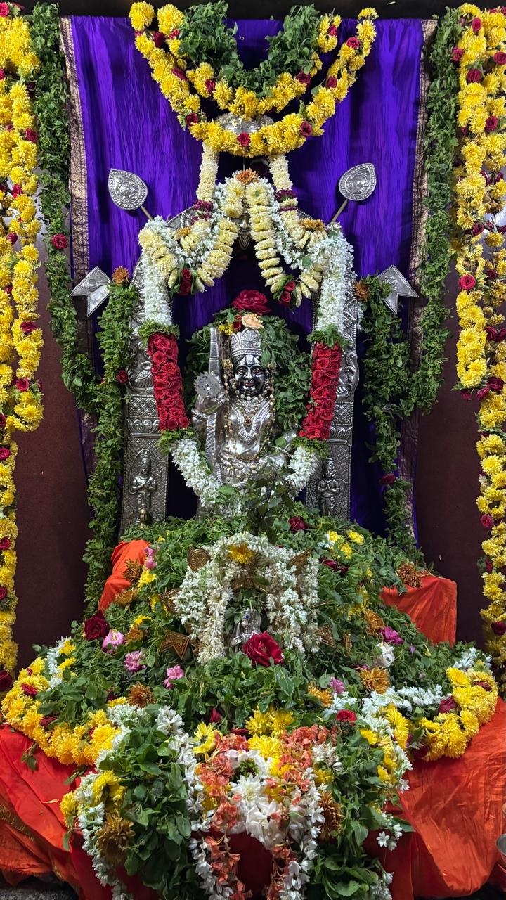 ಬೆಳಗಾವಿಯ ಆರ್‌ಪಿಡಿ ಕಾಲೇಜು ಎದುರಿನ ಕೃಷ್ಣಮಠದಲ್ಲಿ ಕೃಷ್ಣನಿಗೆ ವಿಶೇಷ ಪೂಜೆ ಸಲ್ಲಿಸಲಾಯಿತು