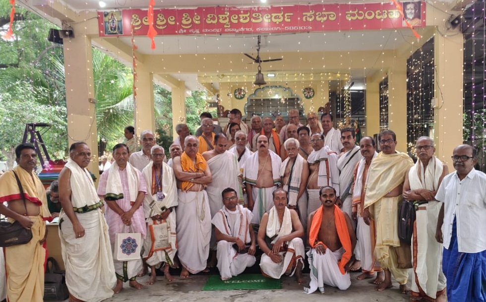 ಕಲಬುರಗಿಯ ವಿದ್ಯಾನಗರ ಬಡಾವಣೆಯಲ್ಲಿರುವ ಕೃಷ್ಣ ಮಂದಿರ ಹಾಗೂ ಹನುಮ ಭೀಮ ಮಧ್ವರ ದೇವಸ್ಥಾನದಲ್ಲಿ ಕೃಷ್ಣ ಜನ್ಮಾಷ್ಟಮಿ ನಡೆದ ಧಾರ್ಮಿಕ ಕಾರ್ಯಕ್ರಮಗಳಲ್ಲಿ ಅನೇಕರು ಭಾಗಿಯಾಗಿದ್ದರು 